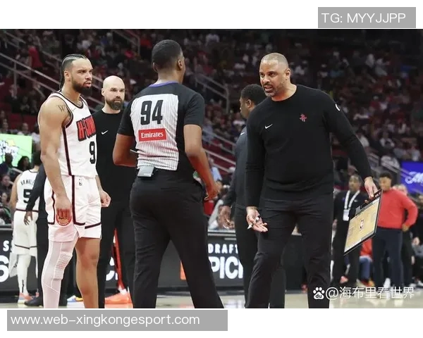 乌度卡谈狄龙开场表现称其侵略性十足强调团队合作是胜利关键 乌度卡谈狄龙开场表现称其侵略性十足强调团队合作是胜利关键