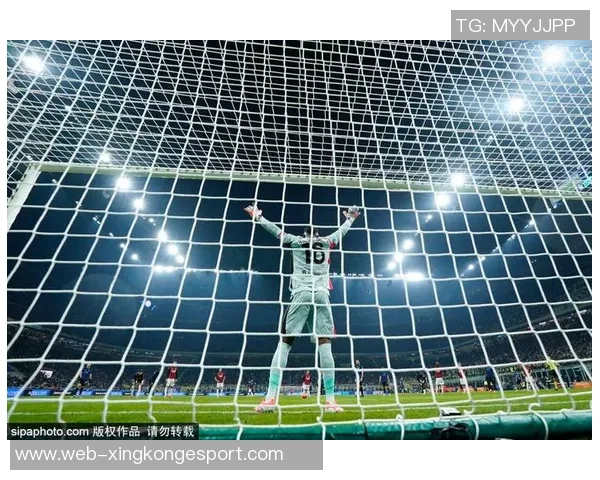 国米主场球迷为J马丁内斯加油助威助其走出车祸阴影重返赛场 国米主场球迷为J马丁内斯加油助威助其走出车祸阴影重返赛场