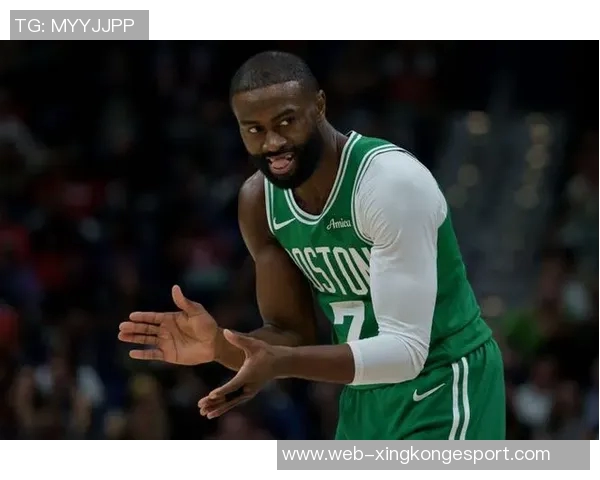 杰伦布朗谈遭遇包夹时的传球选择强调对队友的信任与团队合作的重要性 杰伦布朗谈遭遇包夹时的传球选择强调对队友的信任与团队合作的重要性