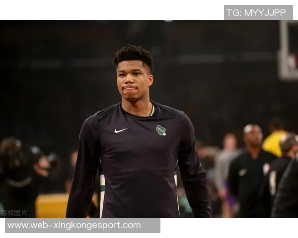 字母哥幽默回应交易传闻自称联盟最受欢迎的辣妹 字母哥幽默回应交易传闻自称联盟最受欢迎的辣妹